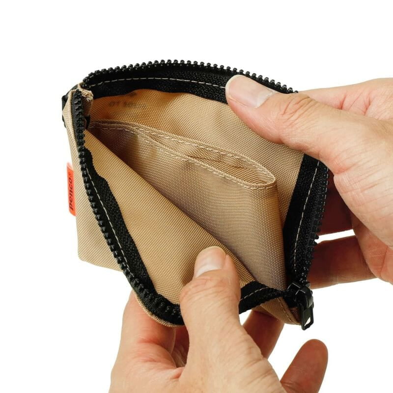 Penco L-Zip Purse etui with zipper closure, compact and stylish leather wallet for cards and cash.