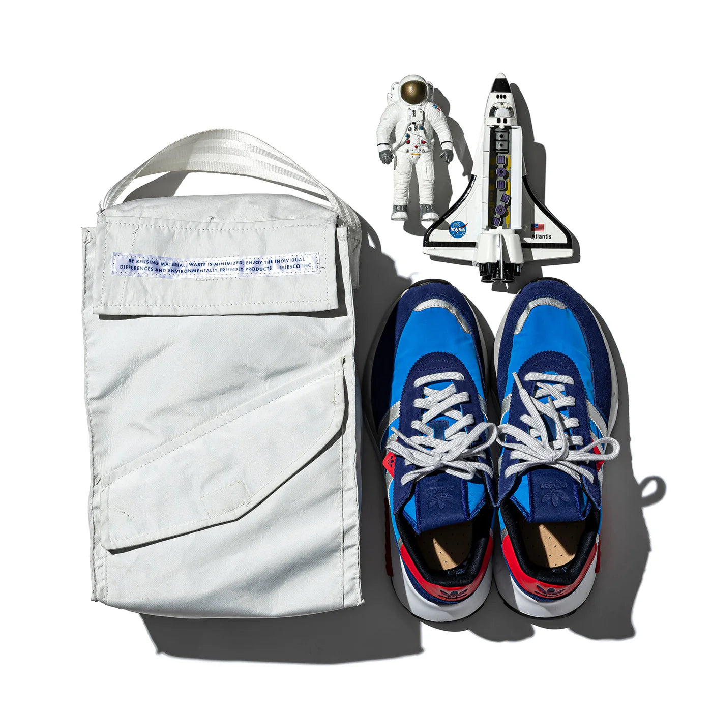 Puebco shoes bag made of durable fabric, designed for storing and carrying shoes, with a minimalist and functional style.