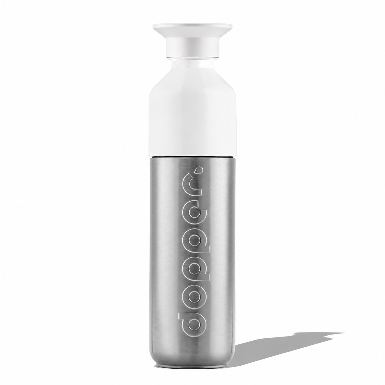 Dopper insulated Thermosles thermos bottle with stainless steel body and black lid, designed for hot and cold beverages.