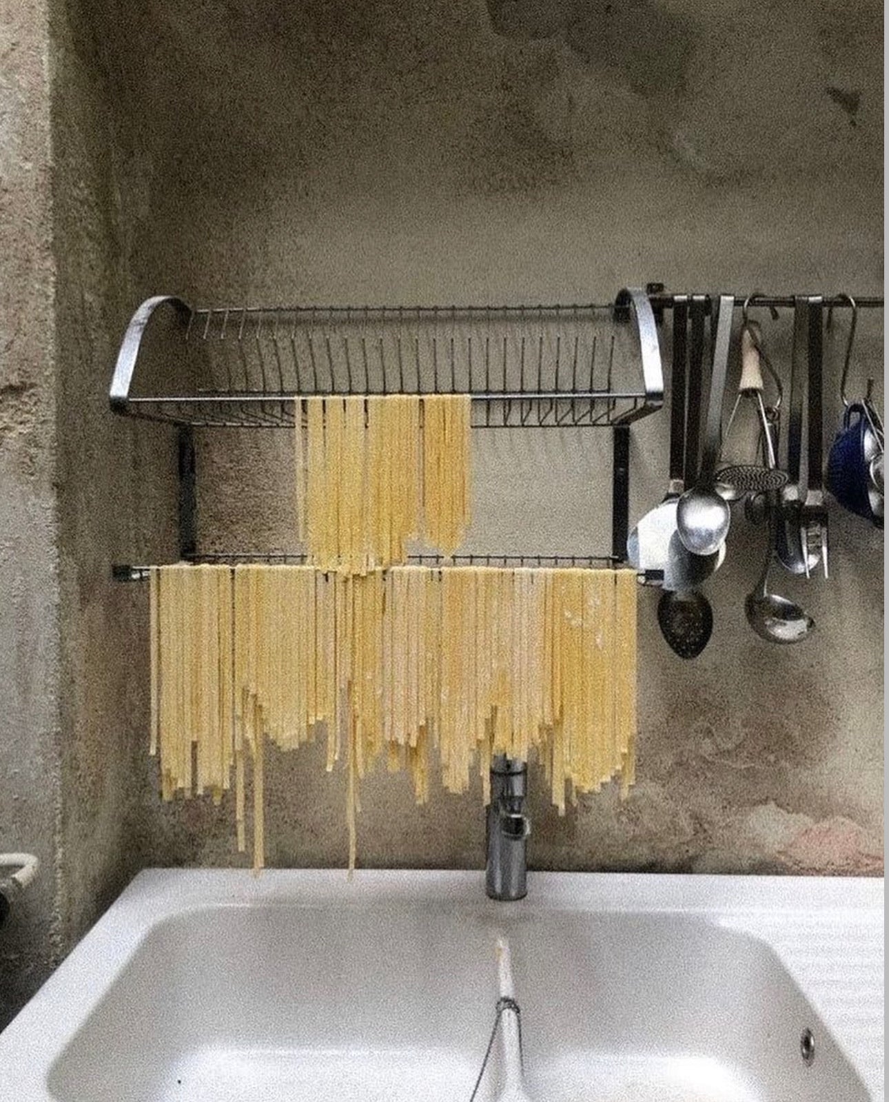 Kitchen & Dining